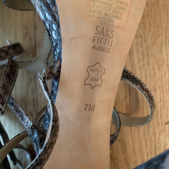 Sexy Size 7 Saks 5th Avenue Snake-print heels! - Picture 5 of 7